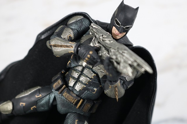 MAFEX　ブルース・ウェイン　ジャスティスリーグ　レビュー　アクション　タクティカルスーツバットマン