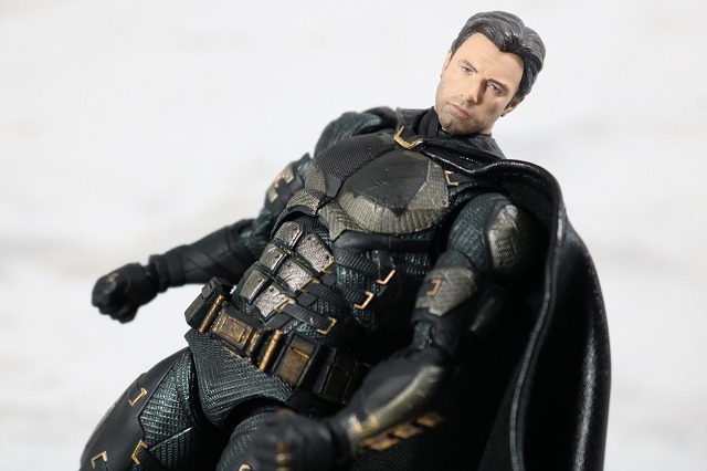 MAFEX　ブルース・ウェイン　ジャスティスリーグ　レビュー　アクション　タクティカルスーツバットマン