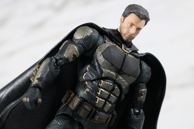 MAFEX　ブルース・ウェイン　ジャスティスリーグ　レビュー　アクション　タクティカルスーツバットマン