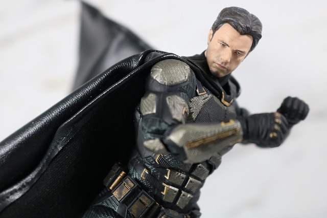 MAFEX　ブルース・ウェイン　ジャスティスリーグ　レビュー　アクション　タクティカルスーツバットマン