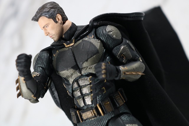 MAFEX　ブルース・ウェイン　ジャスティスリーグ　レビュー　アクション　タクティカルスーツバットマン