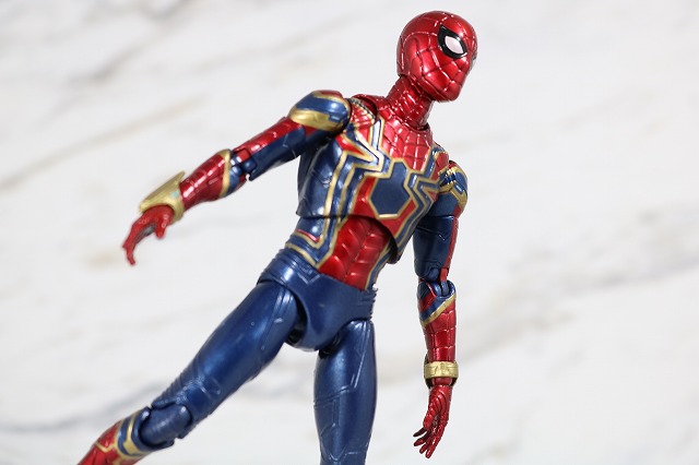 MAFEX　アイアン　スパイダーマン　レビュー　アクション