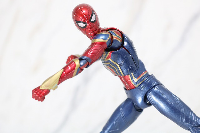 MAFEX　アイアン　スパイダーマン　レビュー　アクション