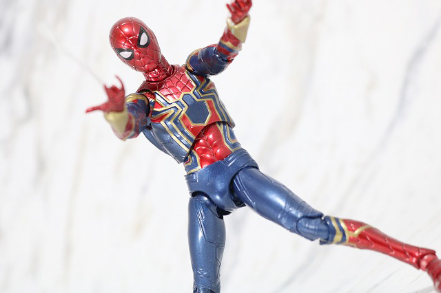 MAFEX　アイアン　スパイダーマン　レビュー　アクション