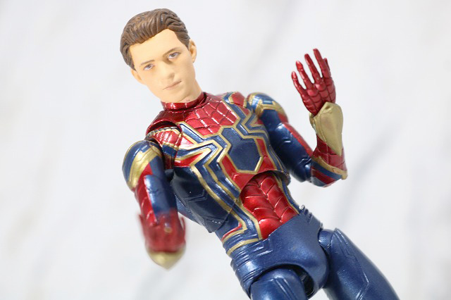 MAFEX　アイアン　スパイダーマン　レビュー　アクション