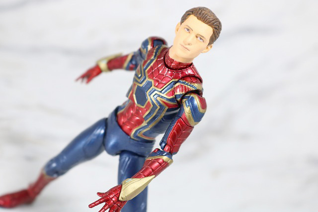 MAFEX　アイアン　スパイダーマン　レビュー　アクション