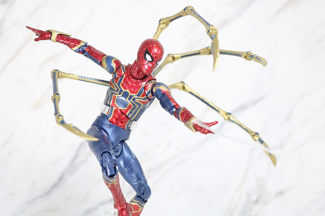 MAFEX　アイアン　スパイダーマン　レビュー　アクション