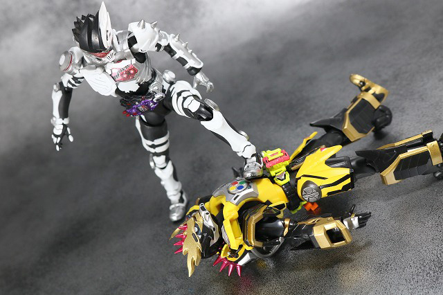 S.H.フィギュアーツ　仮面ライダーレーザー　チャンバラバイクゲーマー　レベル3　レビュー　アクション　仮面ライダーゲンム ゾンビゲーマーレベルX