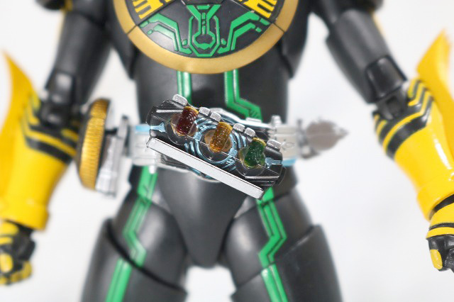 S.H.フィギュアーツ　仮面ライダーオーズ　タトバコンボ　真骨彫製法　全身　オーズドライバー　コアメダル