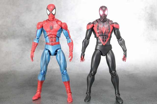 MAFEX　スパイダーマン　マイルス・モラレス　全身　スパイダーマン　ピーター・パーカー　COMIC　比較