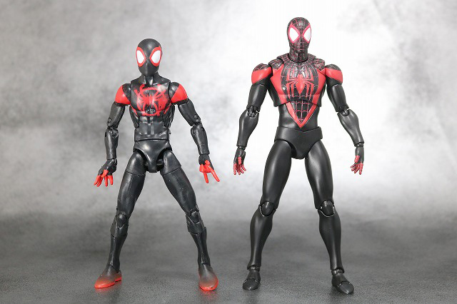 MAFEX　スパイダーマン　マイルス・モラレス　全身　マーベルレジェンド　比較