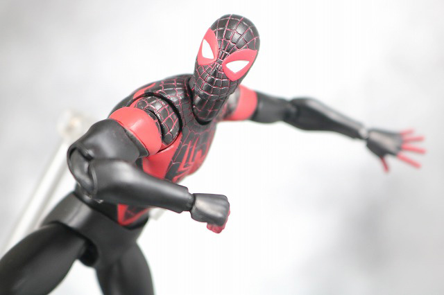 MAFEX　スパイダーマン　マイルス・モラレス　アクション