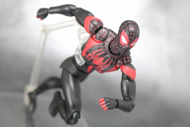 MAFEX　スパイダーマン　マイルス・モラレス　アクション