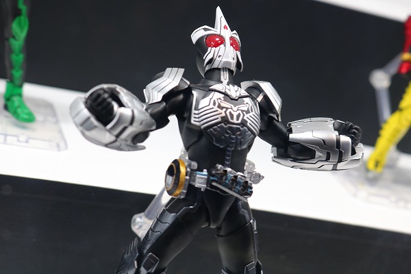 S.H.フィギュアーツ　仮面ライダーオーズ サゴーゾコンボ　真骨彫製法