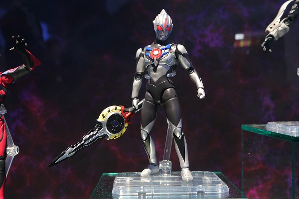 S.H.フィギュアーツ　ウルトラマンオーブダークネス