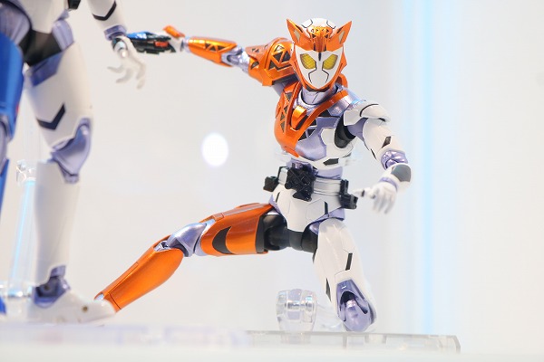 S.H.フィギュアーツ　仮面ライダーバルキリー ラッシングチーター