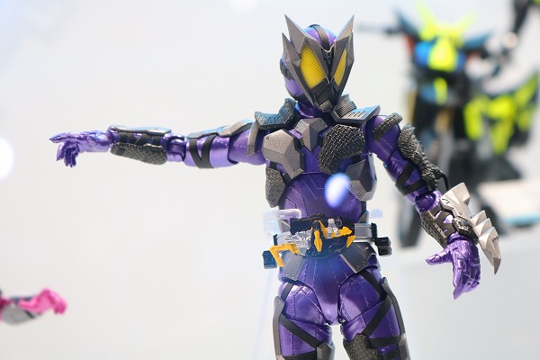 S.H.フィギュアーツ　仮面ライダー滅 スティングスコーピオン