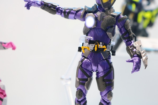 S.H.フィギュアーツ　仮面ライダー滅 スティングスコーピオン