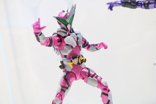 S.H.フィギュアーツ　仮面ライダー迅 フライングファルコン