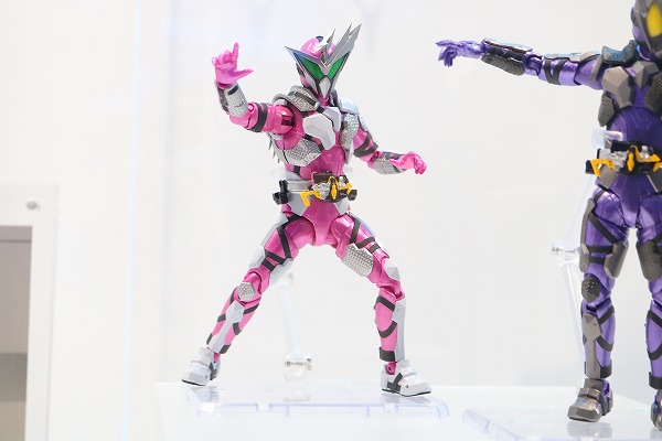 S.H.フィギュアーツ　仮面ライダー迅 フライングファルコン