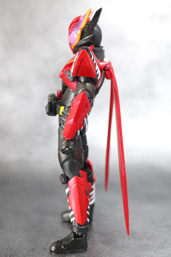 S.H.フィギュアーツ　仮面ライダービルド　ラビットラビットフォーム　レビュー　全身