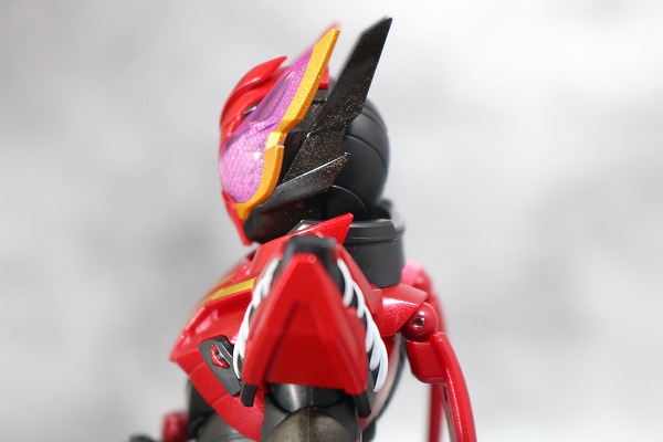 S.H.フィギュアーツ　仮面ライダービルド　ラビットラビットフォーム　レビュー　全身