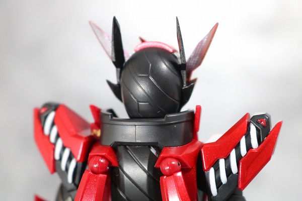 S.H.フィギュアーツ　仮面ライダービルド　ラビットラビットフォーム　レビュー　全身