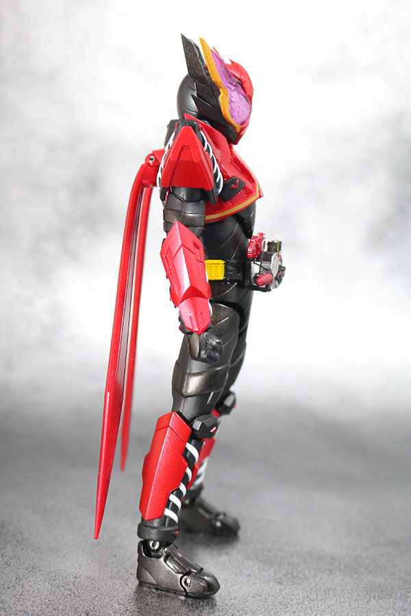 S.H.フィギュアーツ　仮面ライダービルド　ラビットラビットフォーム　レビュー　全身