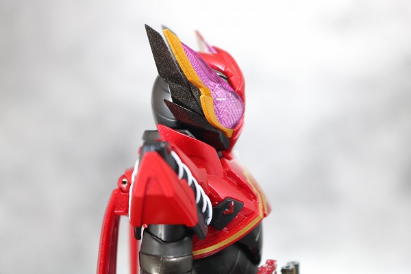 S.H.フィギュアーツ　仮面ライダービルド　ラビットラビットフォーム　レビュー　全身