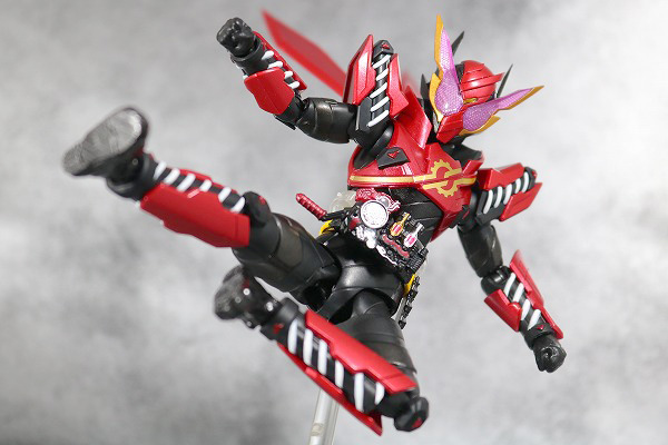 S.H.フィギュアーツ　仮面ライダービルド　ラビットラビットフォーム　レビュー　アクション