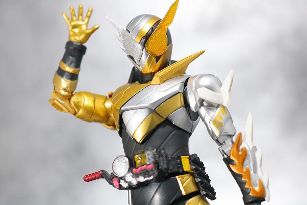 S.H.フィギュアーツ　仮面ライダービルド　トライアルフォーム　ラビットドラゴン　レビュー　アクション