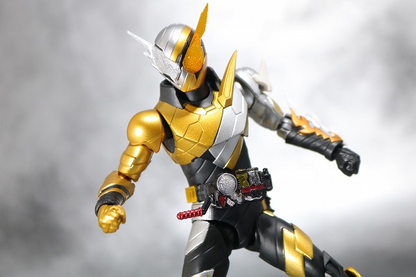 S.H.フィギュアーツ　仮面ライダービルド　トライアルフォーム　ラビットドラゴン　レビュー　アクション