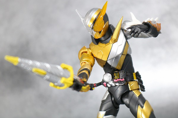 S.H.フィギュアーツ　仮面ライダービルド　トライアルフォーム　ラビットドラゴン　レビュー　アクション