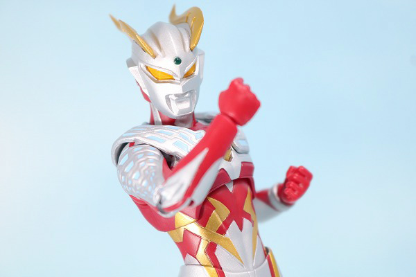 S.H.フィギュアーツ　ストロングコロナゼロ　ウルトラマンゼロ　レビュー　アクション