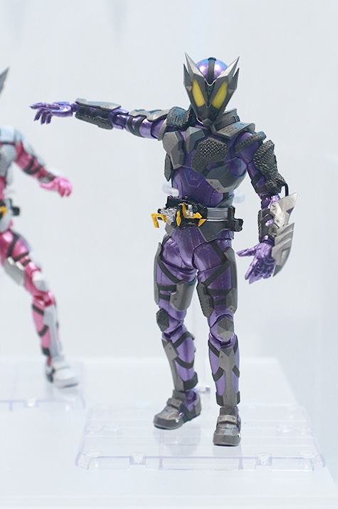 S.H.フィギュアーツ　仮面ライダー滅 スティングスコーピオン