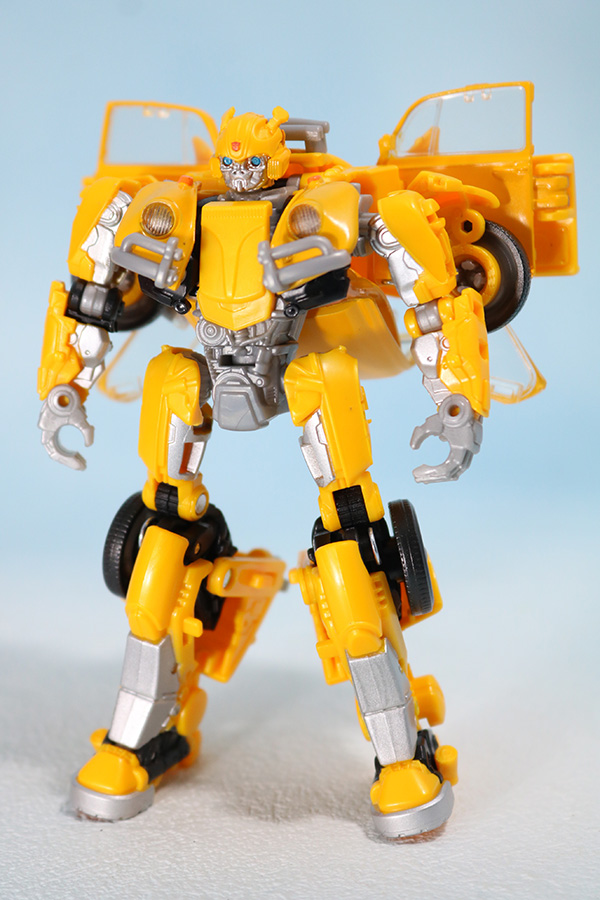 TFスタジオシリーズ　SS-16　バンブルビー　レビュー　ロボットモード　全身