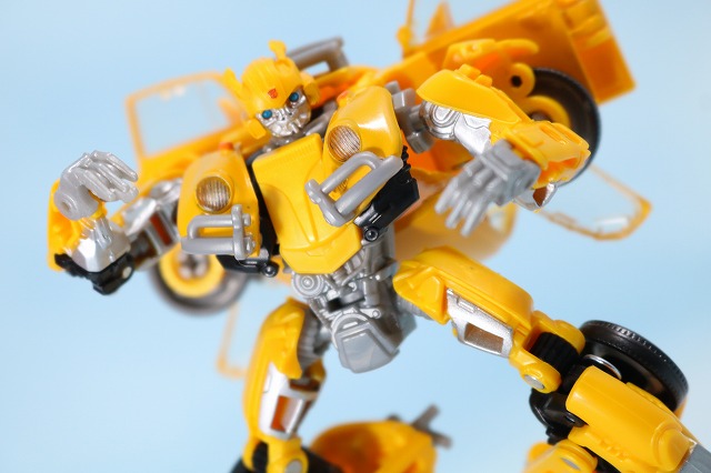 TFスタジオシリーズ　SS-16　バンブルビー　レビュー　ロボットモード　アクション