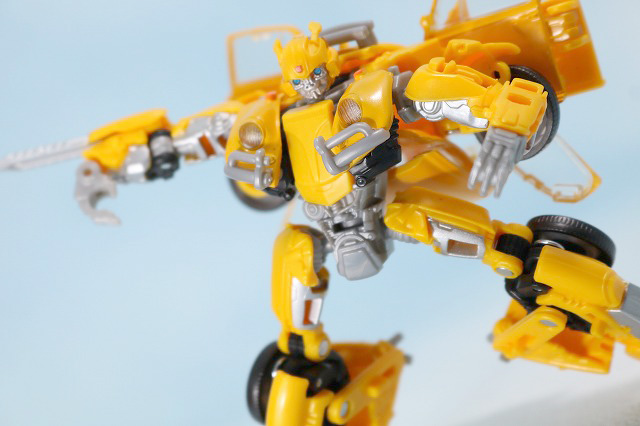 TFスタジオシリーズ　SS-16　バンブルビー　レビュー　ロボットモード　アクション