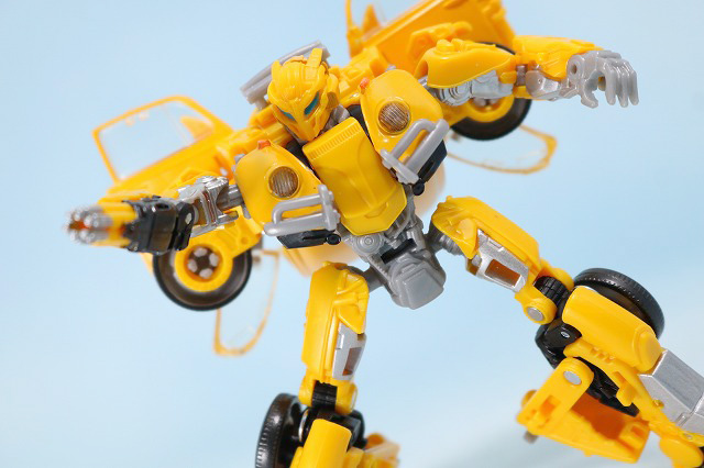 TFスタジオシリーズ　SS-16　バンブルビー　レビュー　ロボットモード　アクション