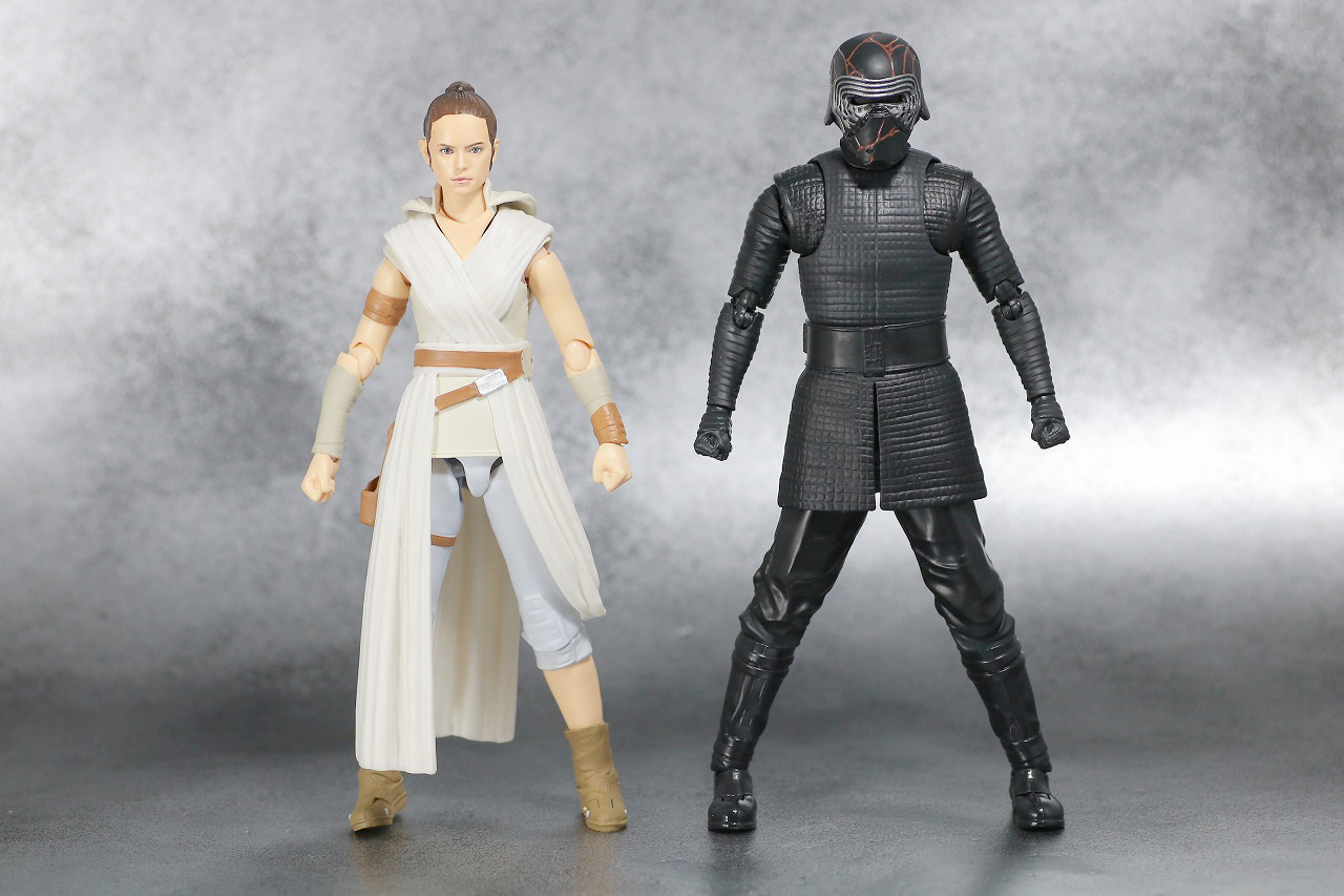 S.H.フィギュアーツ　カイロ・レン　（STAR WARS: The Rise of Skywalker）　スカイウォーカーの夜明け　レビュー　全身　レイ　比較