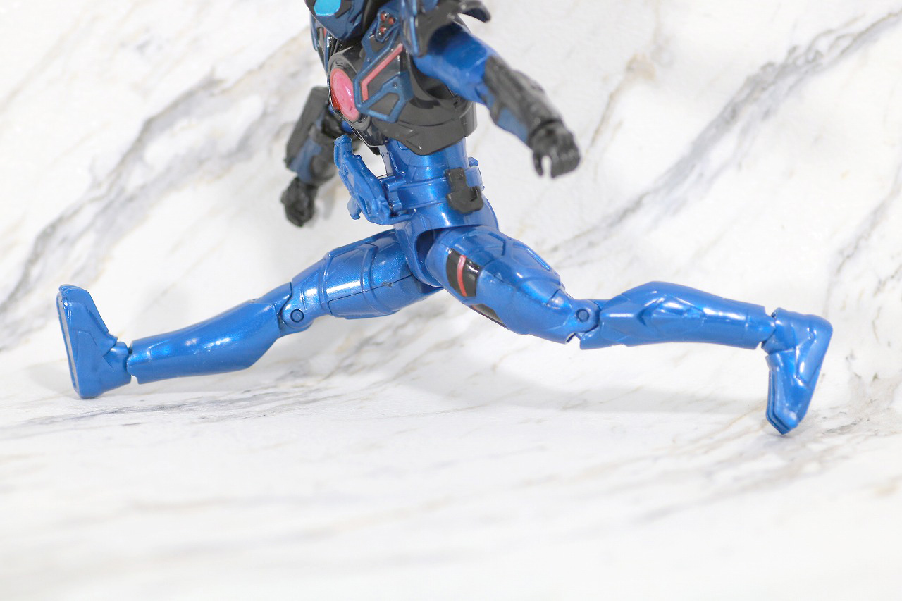 RKF　RIDER KICK'S FIGURE　仮面ライダーバルカン　アサルトウルフ　レビュー　可動範囲