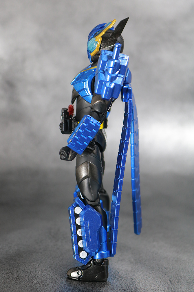 S.H.フィギュアーツ　仮面ライダービルド　タンクタンクフォーム　レビュー　全身