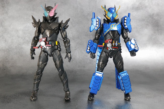 S.H.フィギュアーツ　仮面ライダービルド　タンクタンクフォーム　レビュー　全身　ラビットタンクハザード　比較