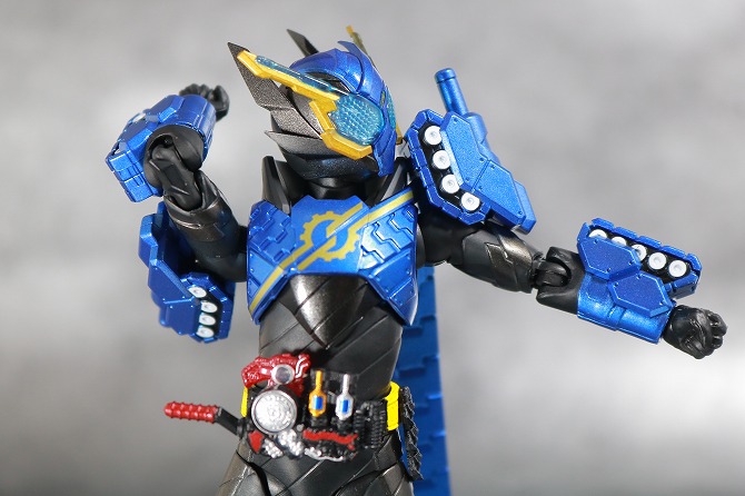 S.H.フィギュアーツ　仮面ライダービルド　タンクタンクフォーム　レビュー　可動範囲