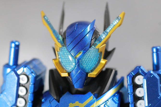 S.H.フィギュアーツ　仮面ライダービルド　タンクタンクフォーム　レビュー　全身