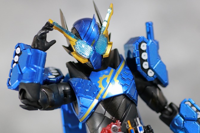 S.H.フィギュアーツ　仮面ライダービルド　タンクタンクフォーム　レビュー　アクション