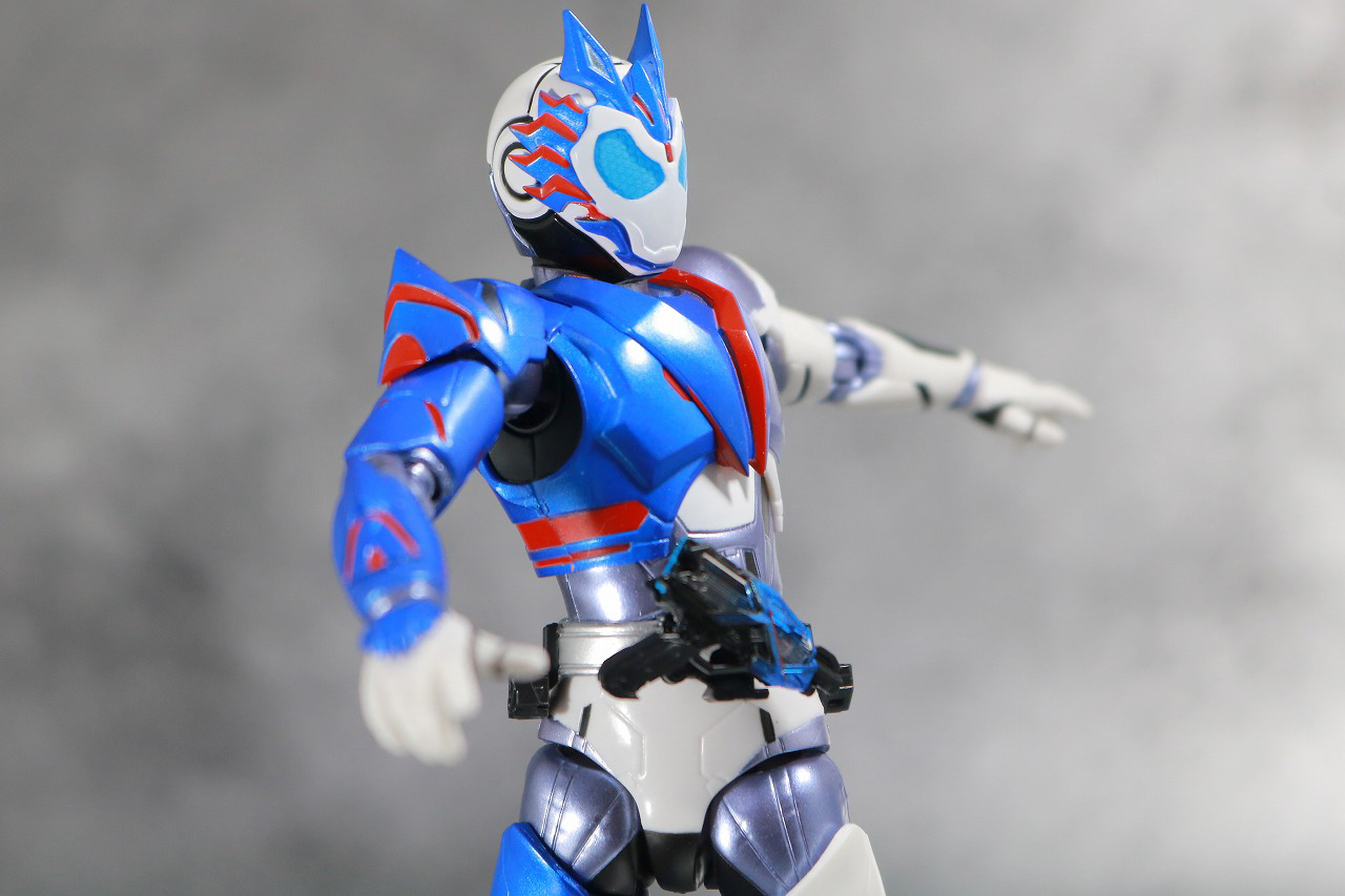 S.H.フィギュアーツ　仮面ライダーバルカン　シューティングウルフ　レビュー　可動範囲