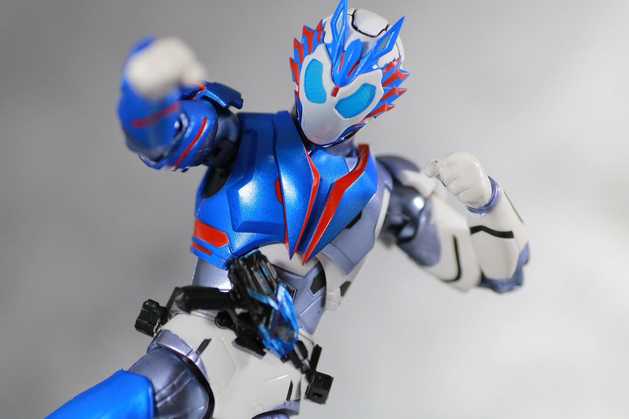 S.H.フィギュアーツ　仮面ライダーバルカン　シューティングウルフ　レビュー　アクション