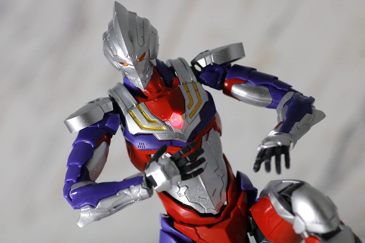 Figure-rise Standard　ULTRAMAN SUIT TIGA　ウルトラマンティガ　レビュー　アクション