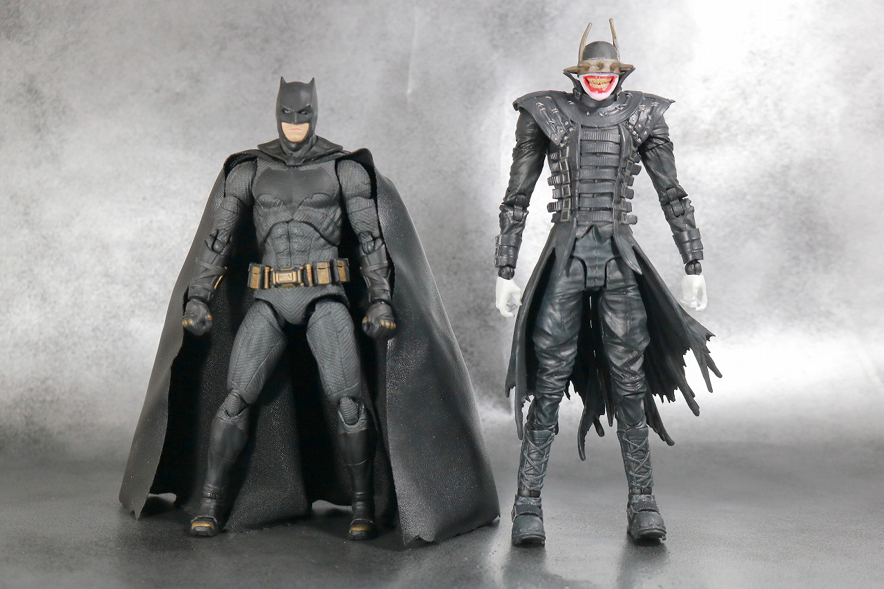 DCマルチバース　バットマン　フー・ラフス　レビュー　全身　MAFEX　バットマン　比較